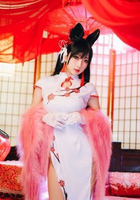 一把扯下肚兜含着双乳_高清免费观看视频